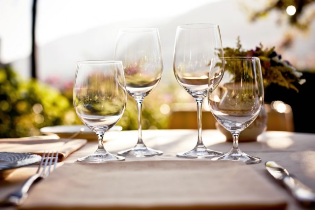 "Wine glasses"
